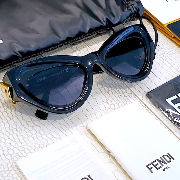 The NEW FENDI FE40146I Diamonds FF Logo 40146 Black Gold Fashion Cat Sunglasses - Picture 1 of 16